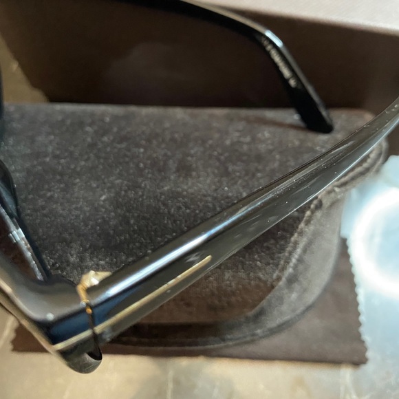 Authentic Tom Ford Sunglasses - Picture 4 of 5